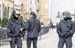 Fitzek mit Polizei, Razzia in Wittenberg