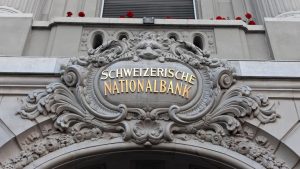Eingang der Schweizerischen Nationalbank: Schwacher Euro, starker Franken Foto: Gaetan Bally/ AP/dpa