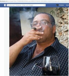 Vincenzo Carpanzano sagt auf Facebook: "Zigarre und ein Glas guten Wein...nach dem Essen ;) (hätte schlimmer kommen können...)"